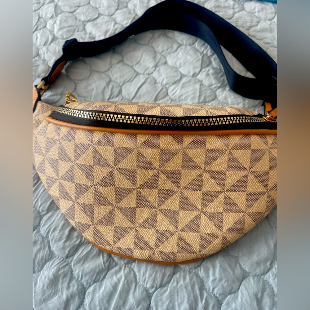 Fanny Pack (not real LV) !!